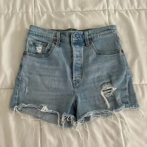 Levi’s Ribcage Shorts